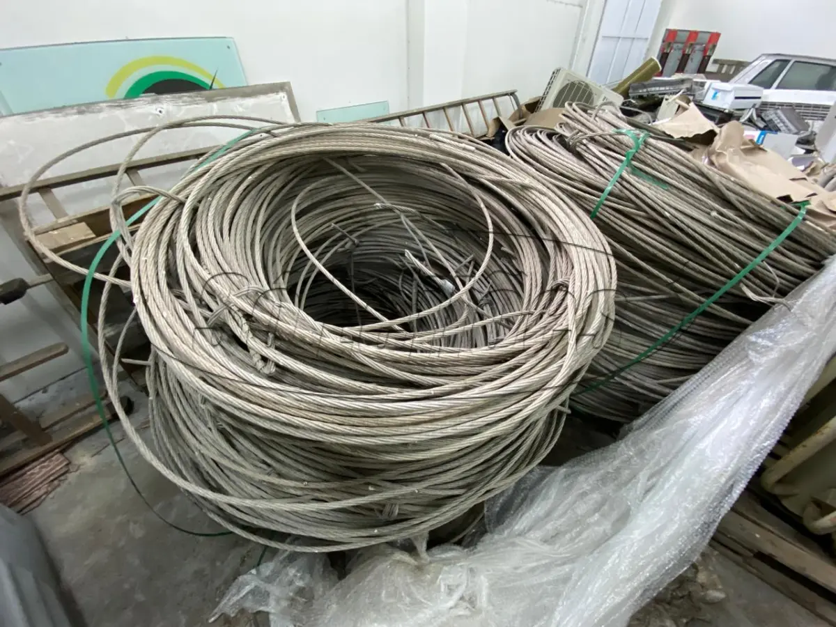 LOTE 004 - Cabos de Alumínio