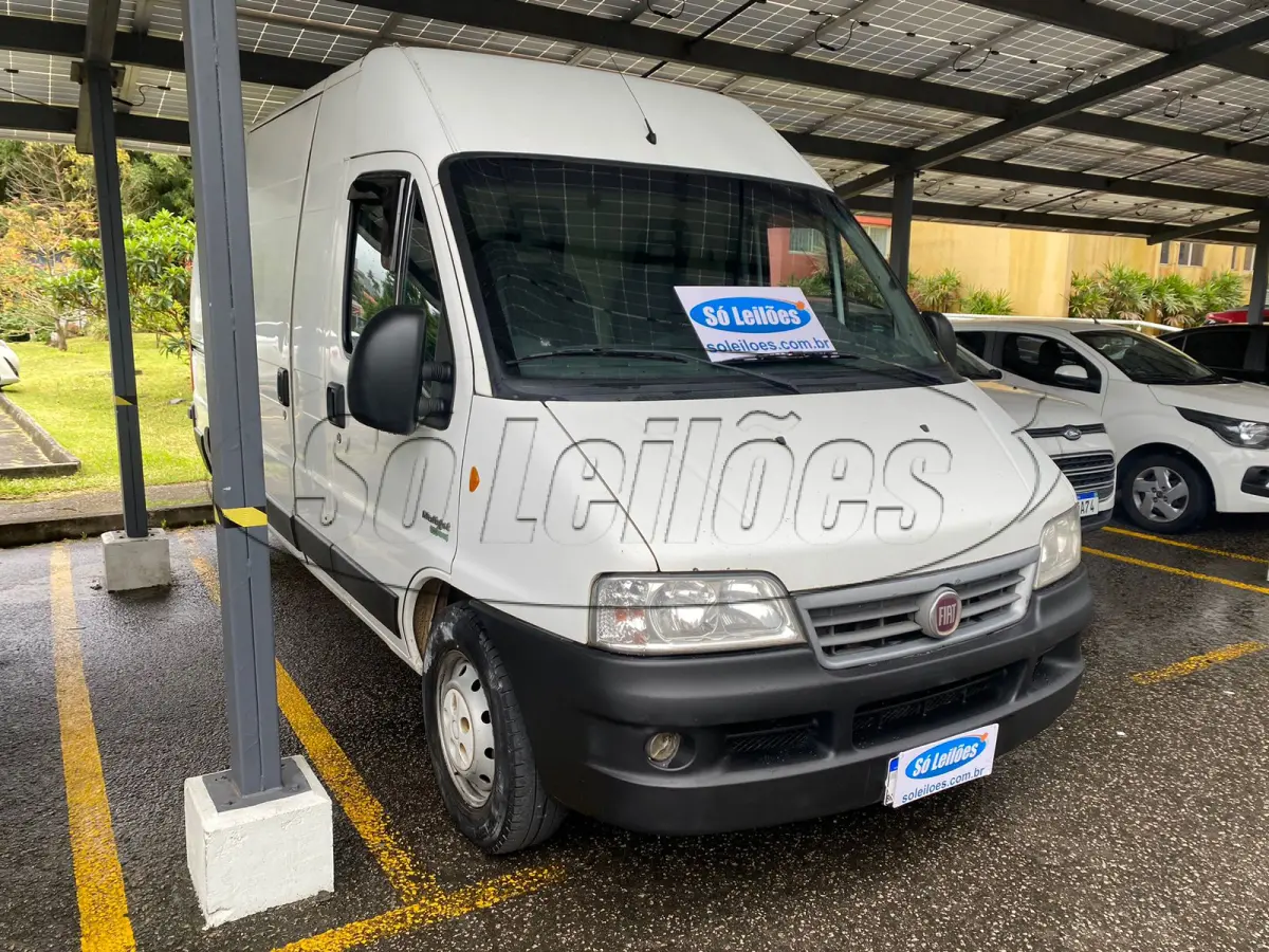 LOTE 001 - Utilitário / Furgão