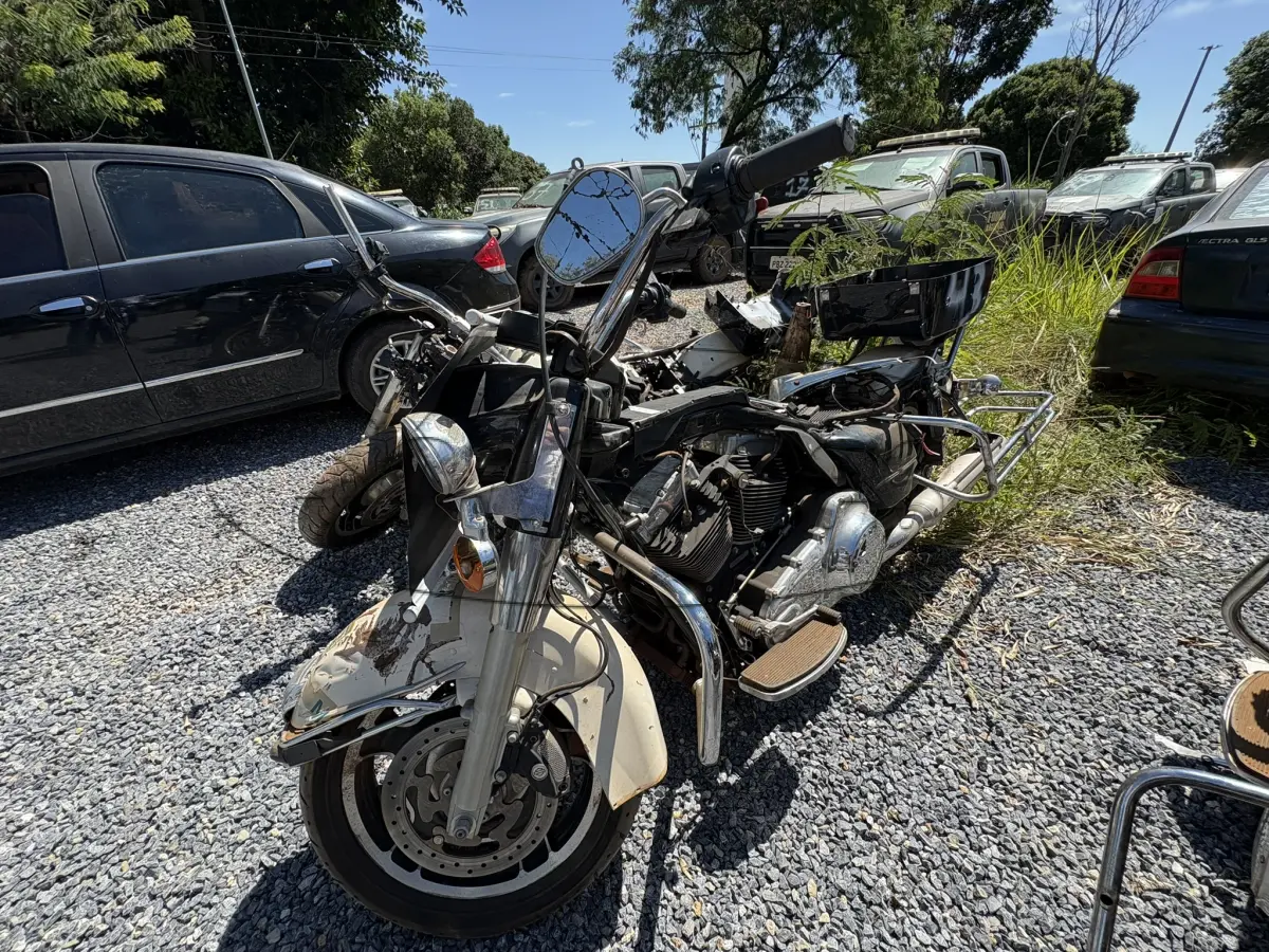 LOTE 043 - MOTOCICLETA