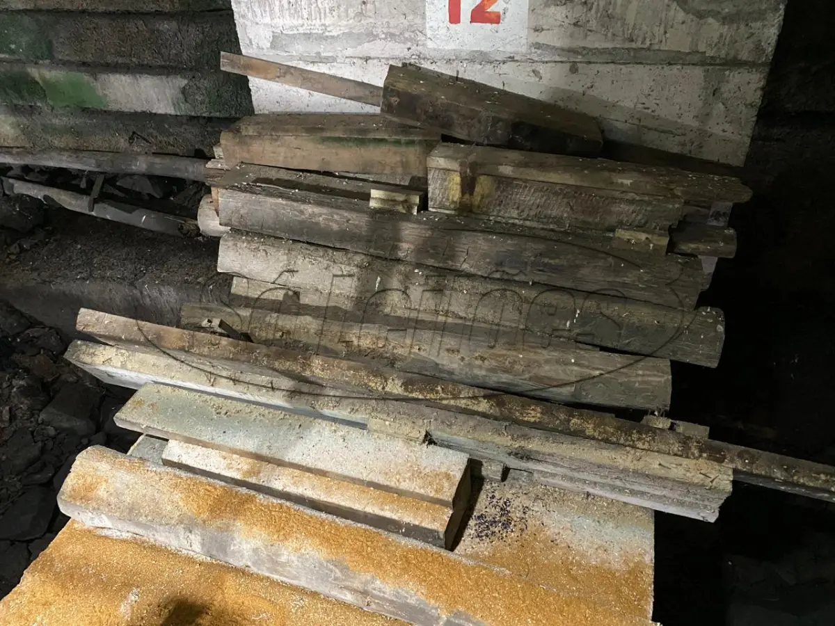 LOTE 014 - Vigas de madeira