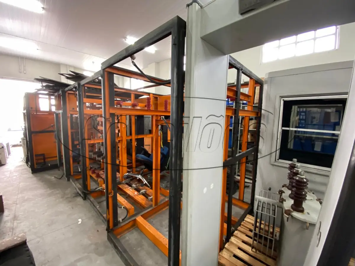 LOTE 009 - Quadros metálicos