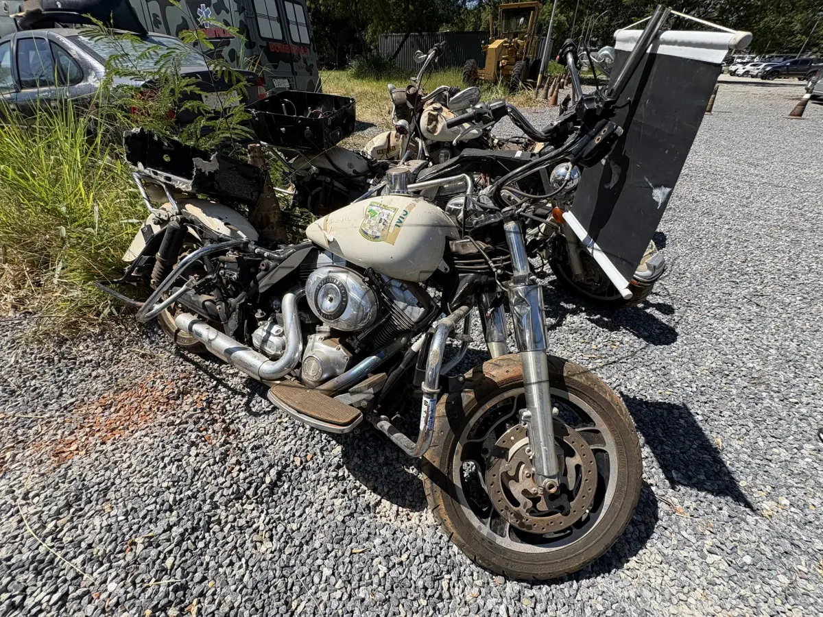 LOTE 044 - MOTOCICLETA