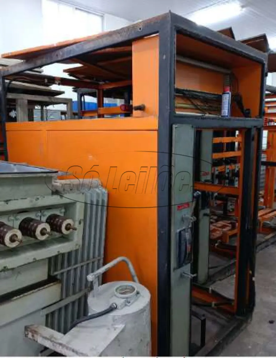 LOTE 009 - Quadros metálicos