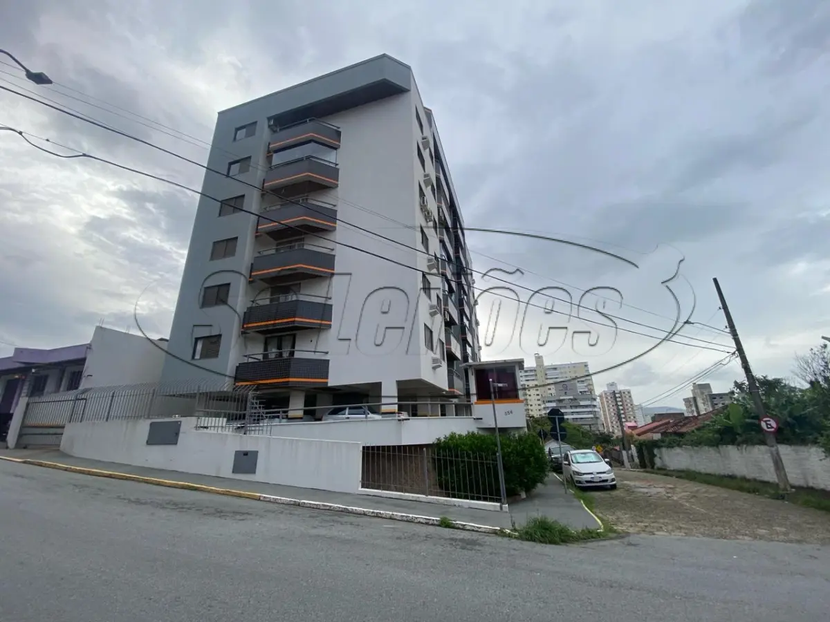 LOTE 001 - Apartamento e garagem