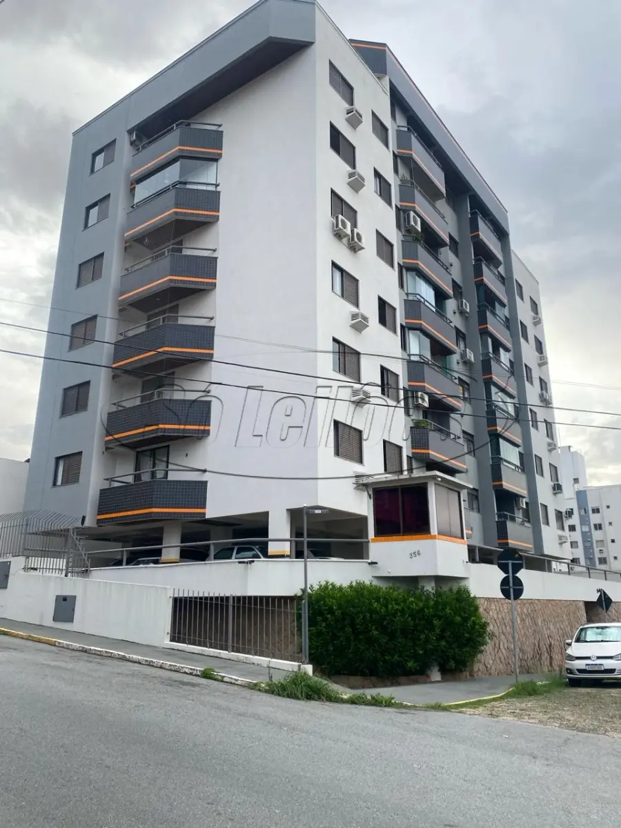 LOTE 001 - Apartamento e garagem