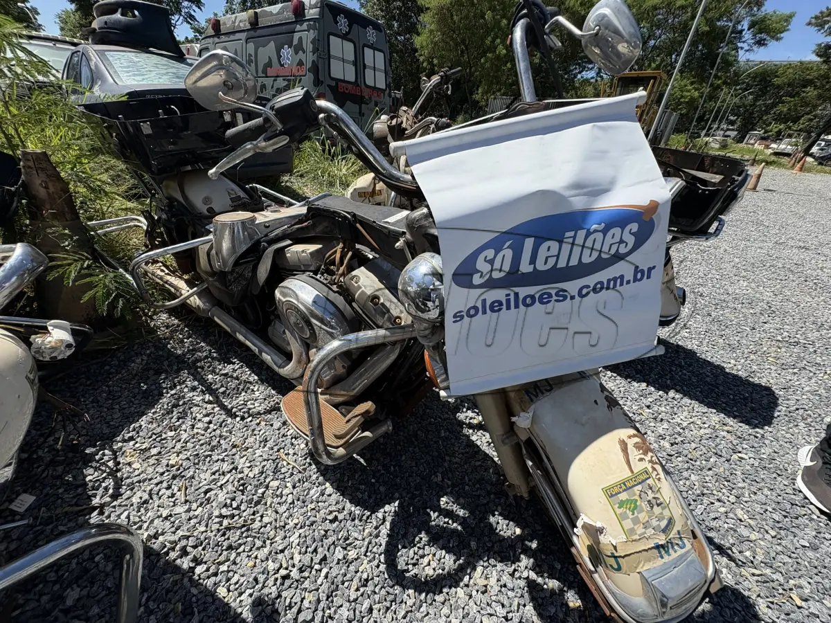 LOTE 043 - MOTOCICLETA