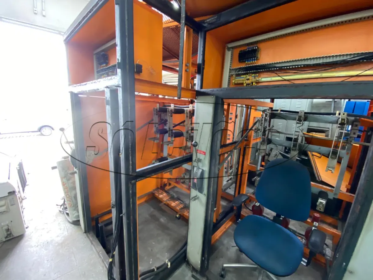 LOTE 009 - Quadros metálicos