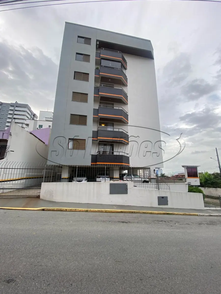 LOTE 001 - Apartamento e garagem