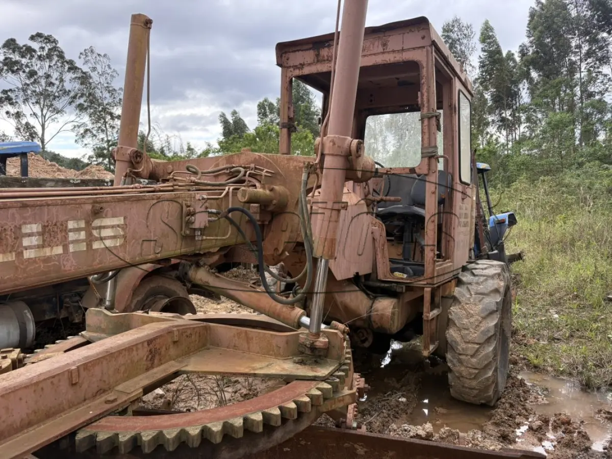 LOTE 016 - Patrola Motoniveladora