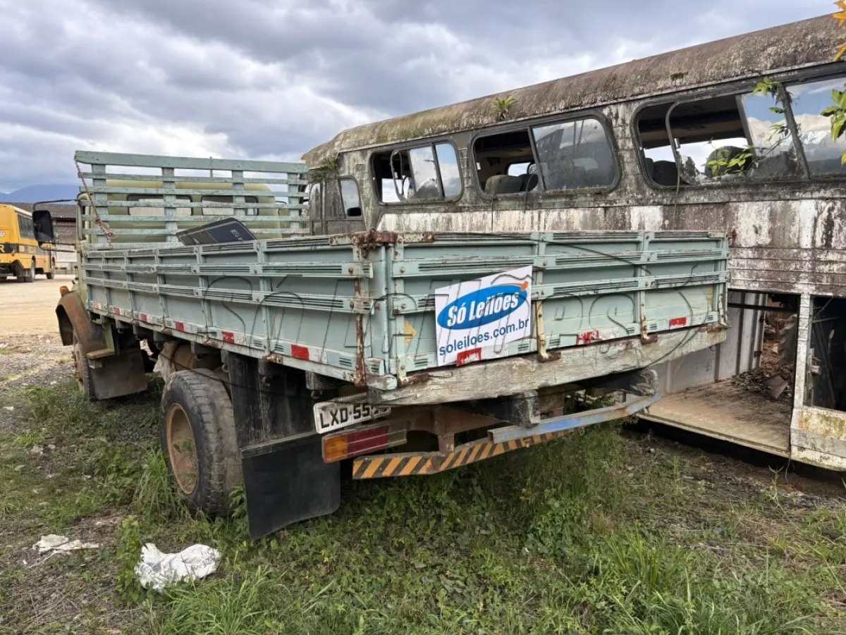LOTE 006 - Caminhão
