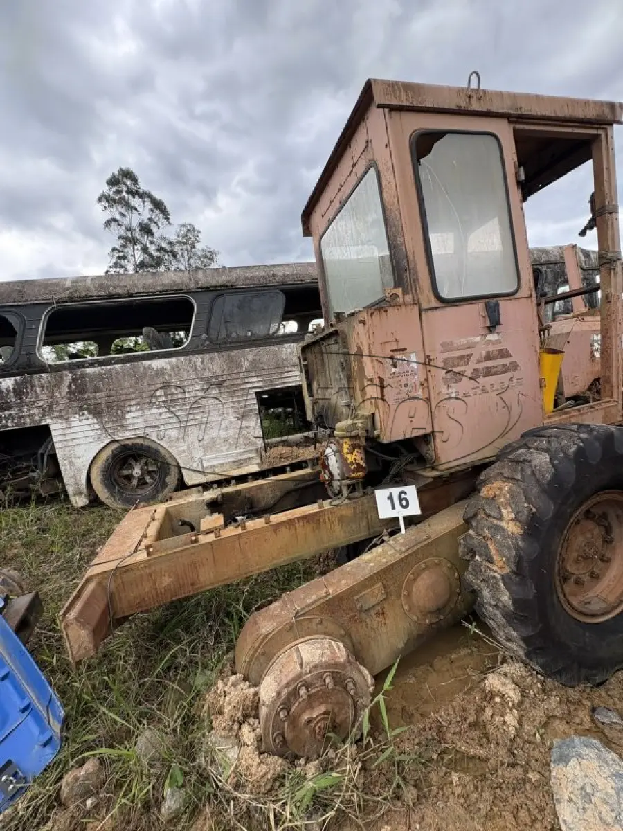 LOTE 016 - Patrola Motoniveladora