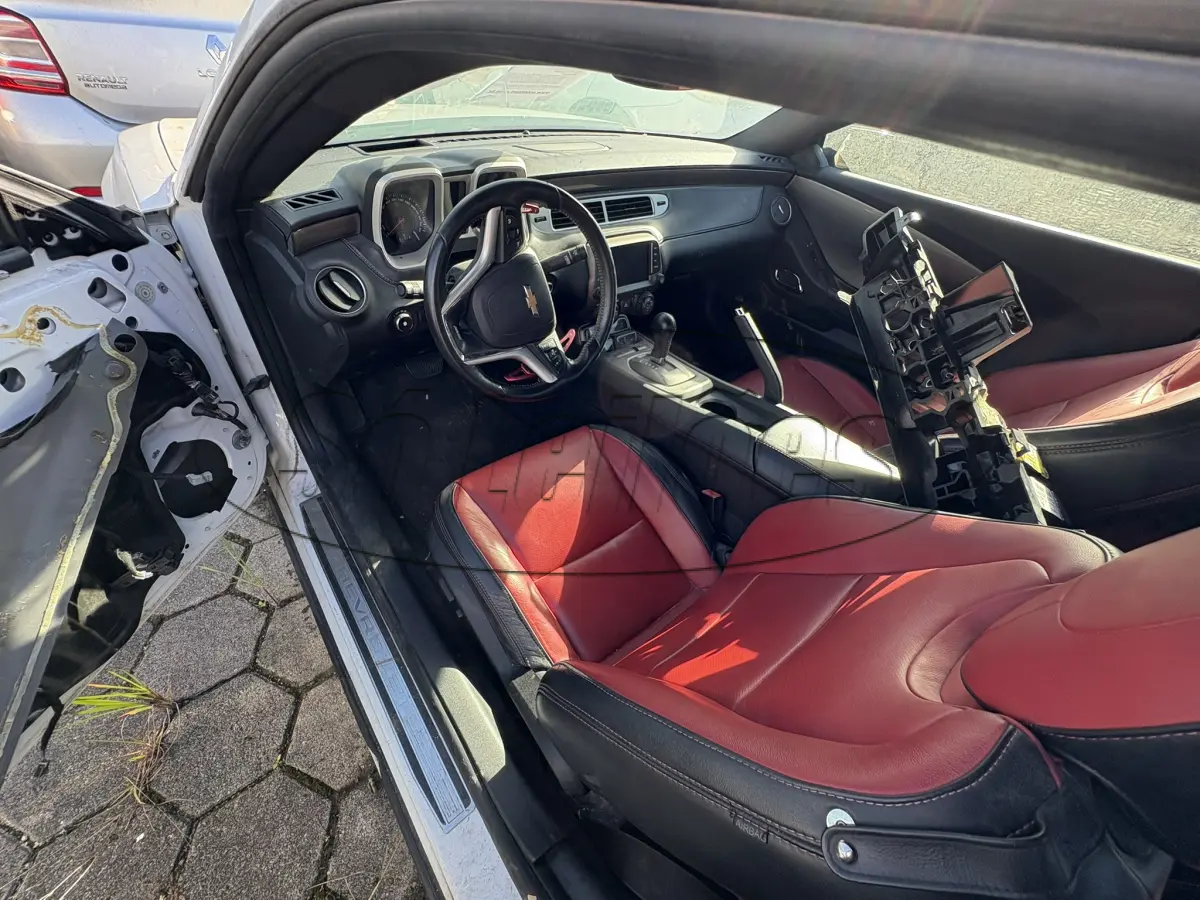 LOTE 004 - Automóvel