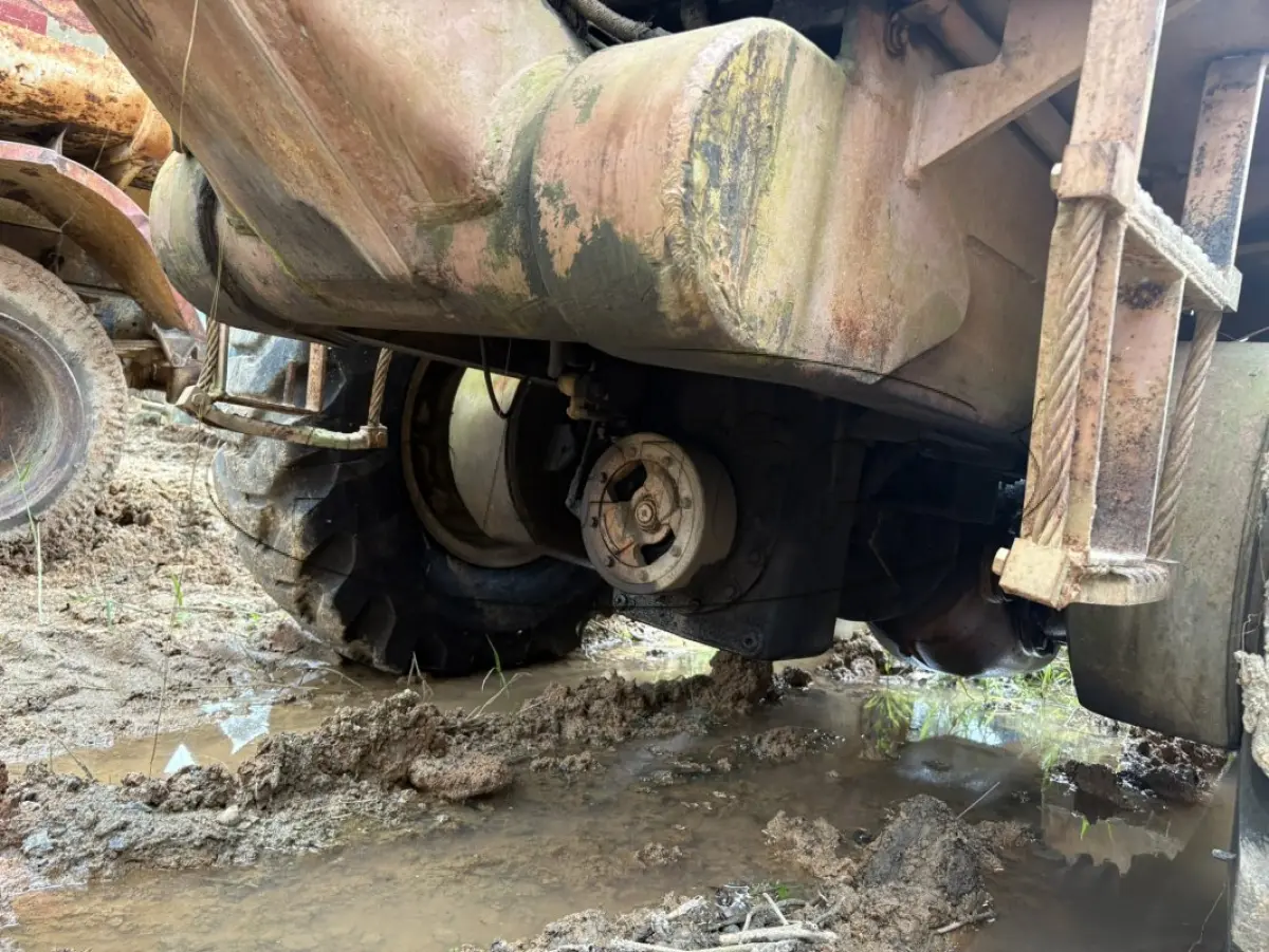 LOTE 016 - Patrola Motoniveladora