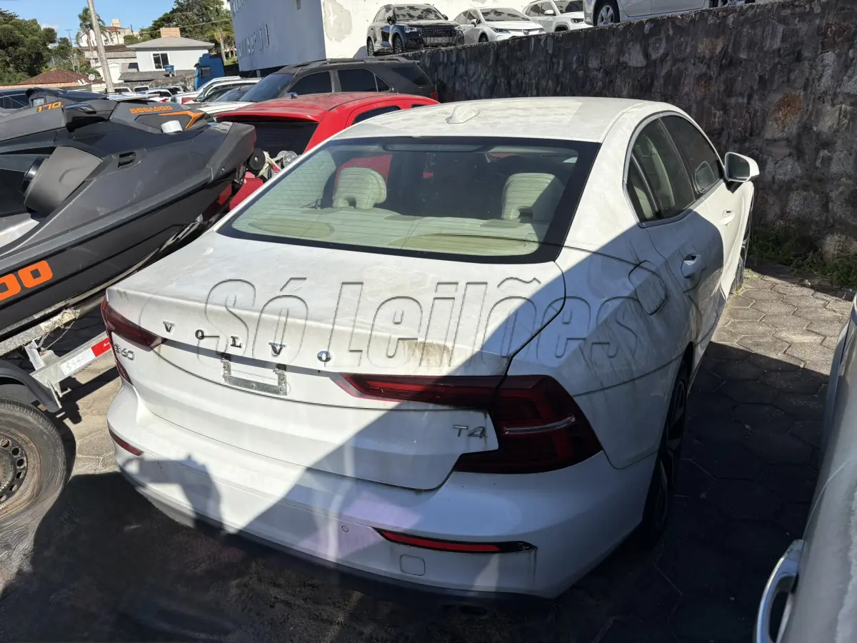 LOTE 001 - Automóvel