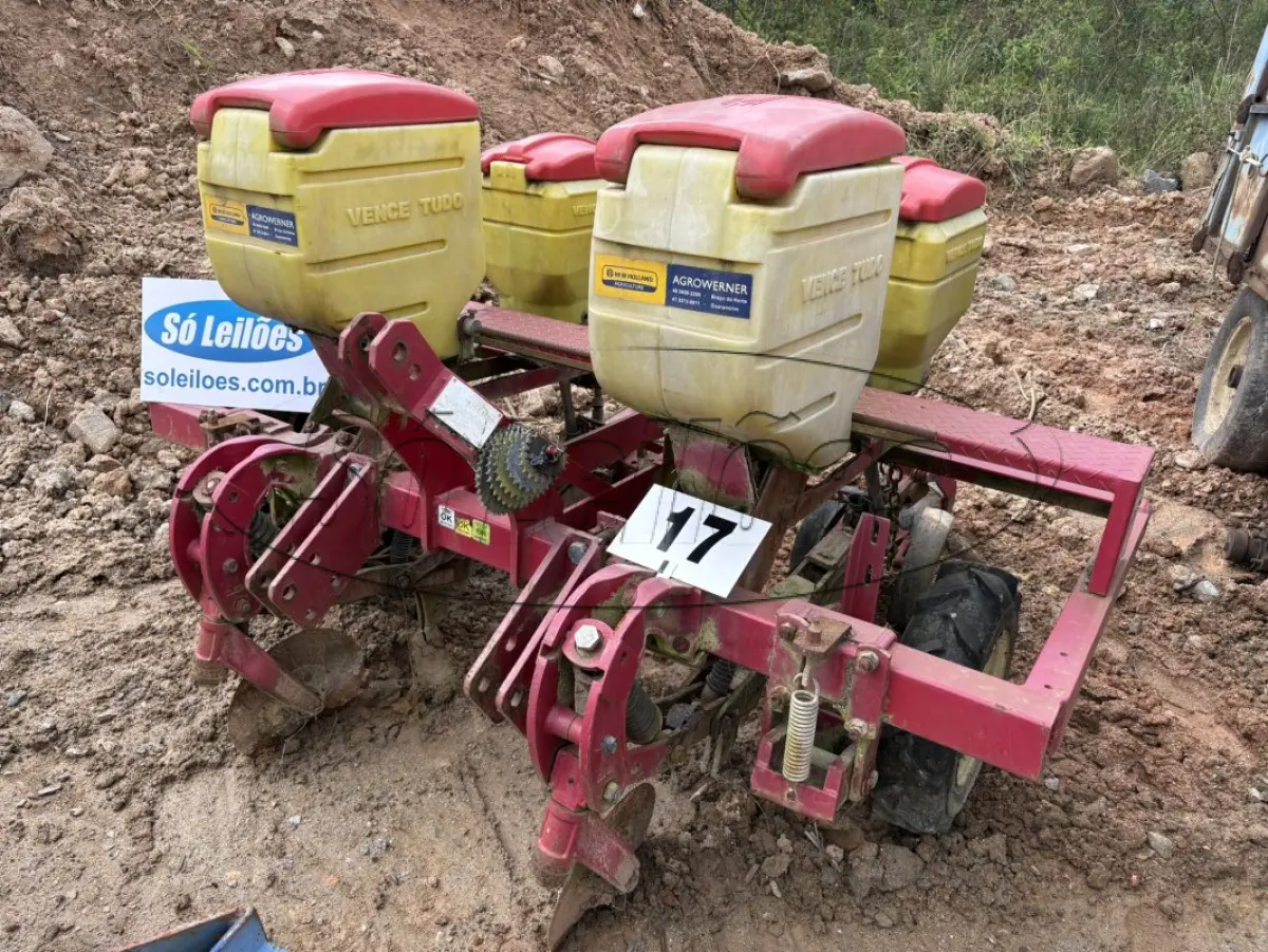 LOTE 017 - Agrícolas