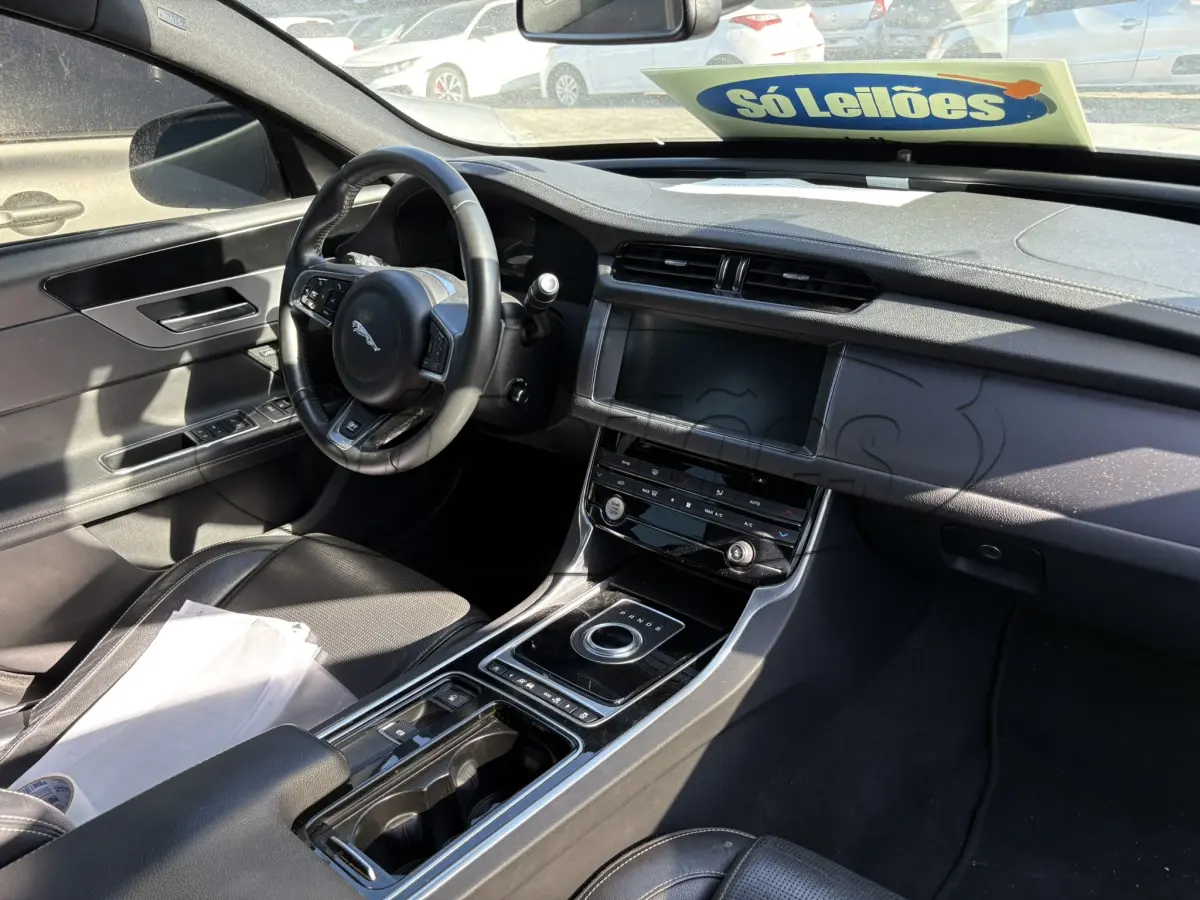 LOTE 002 - Automóvel