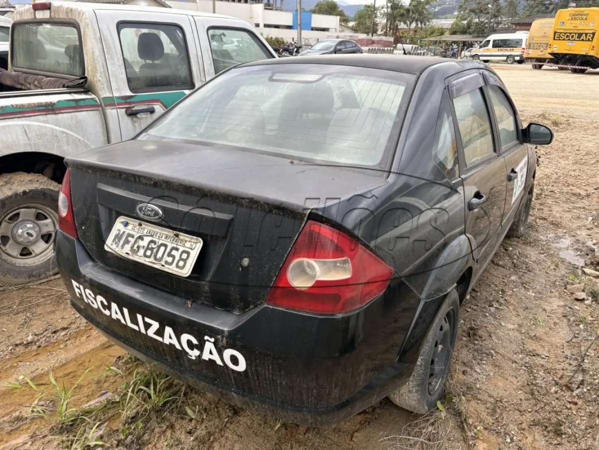 LOTE 004 - Automóvel