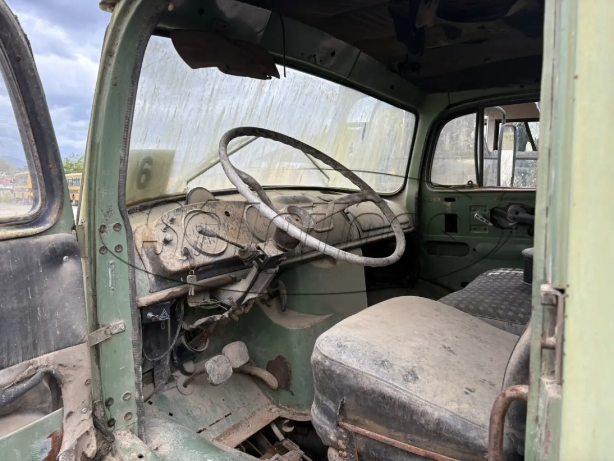 LOTE 006 - Caminhão