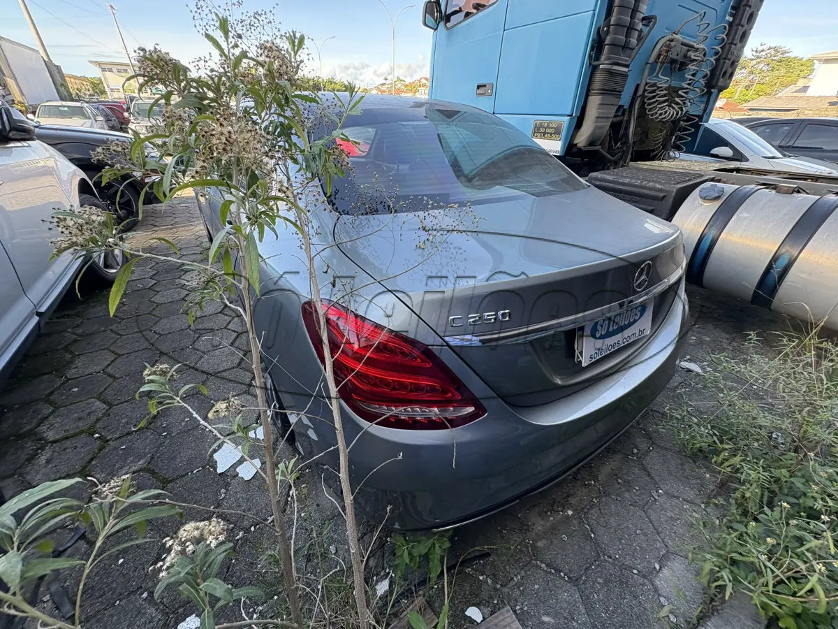 LOTE 007 - Automóveis