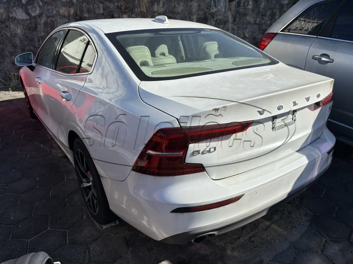 LOTE 001 - Automóvel