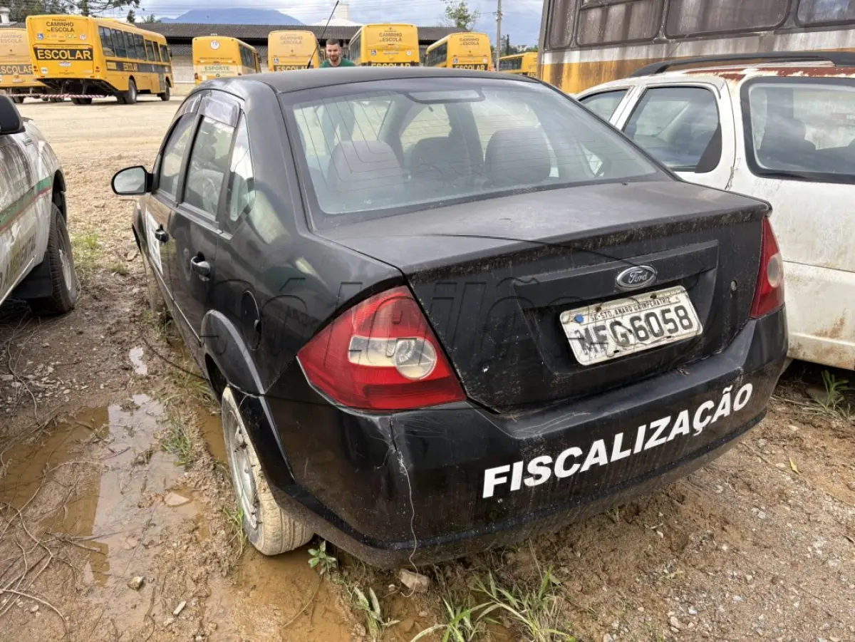 LOTE 004 - Automóvel