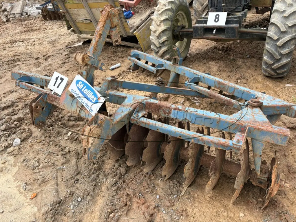 LOTE 017 - Agrícolas