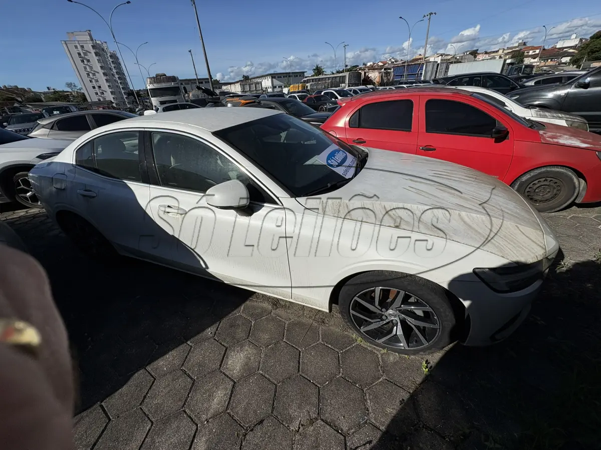 LOTE 001 - Automóvel