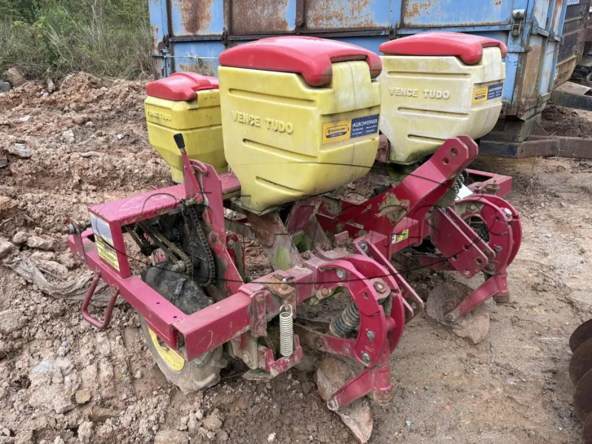 LOTE 017 - Agrícolas