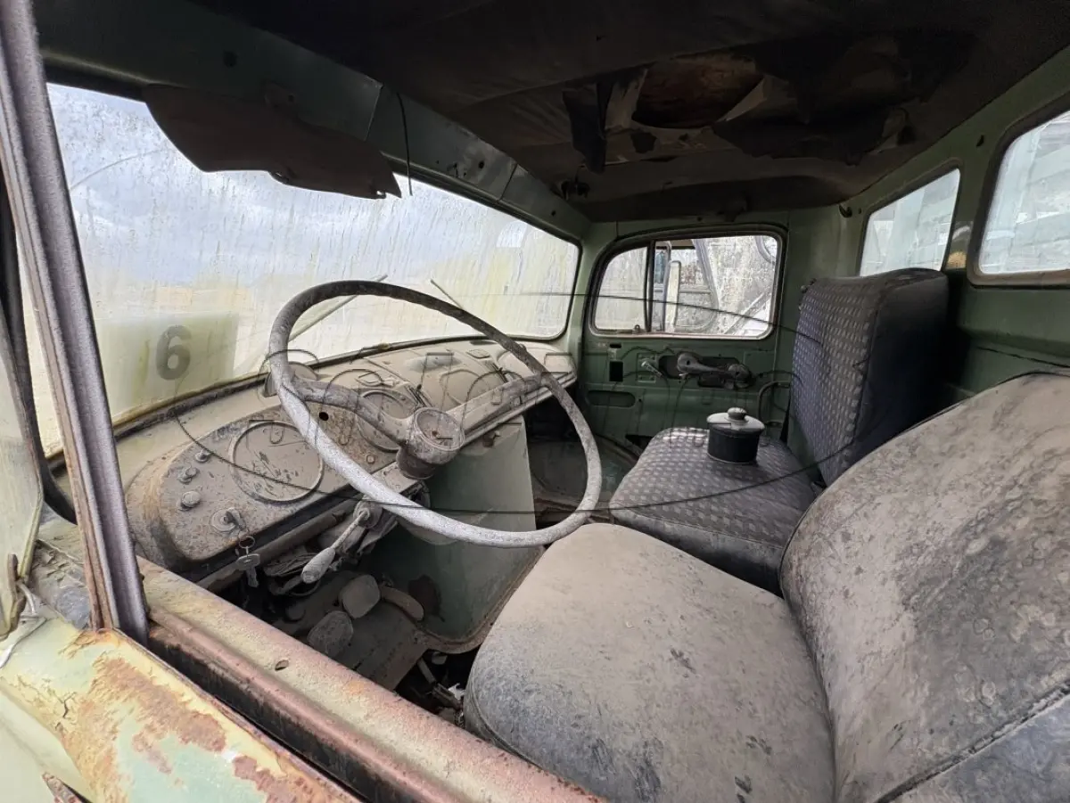 LOTE 006 - Caminhão