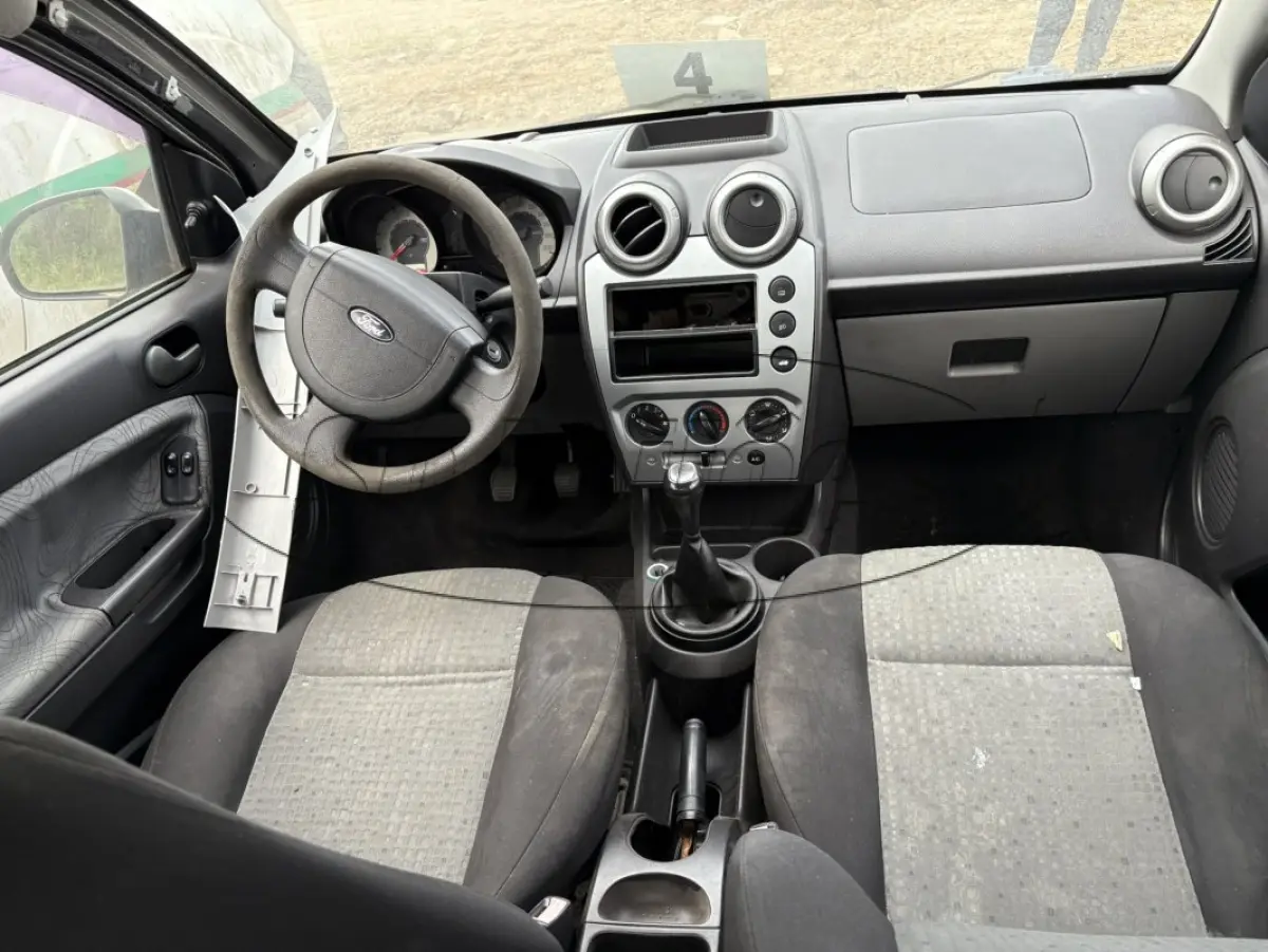 LOTE 004 - Automóvel