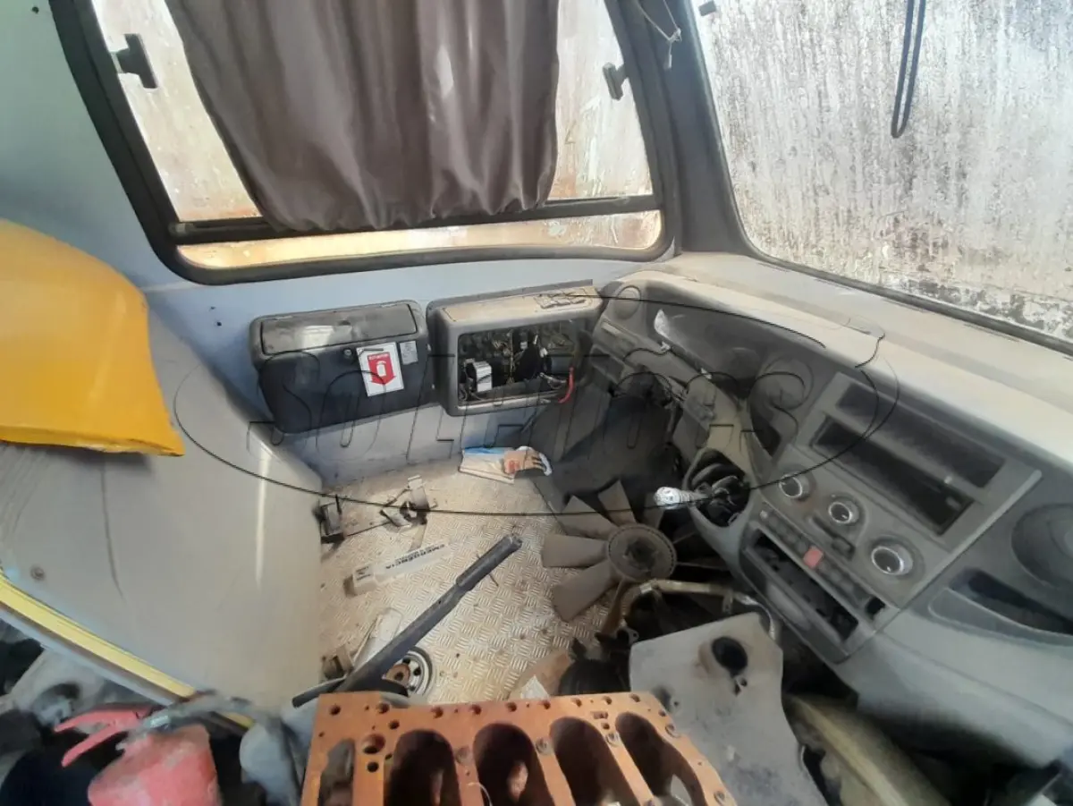 LOTE 001 - Ônibus Sucata Iveco