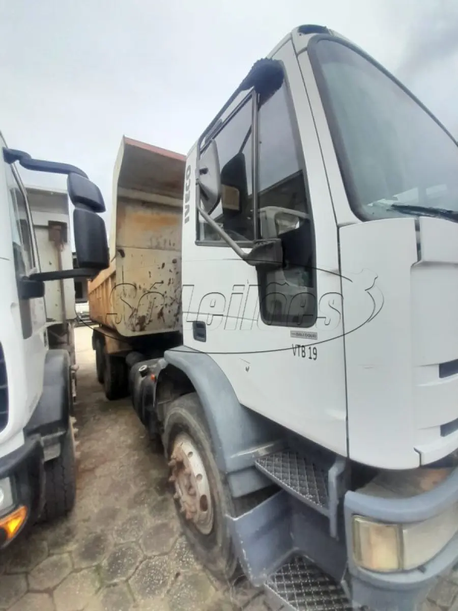 LOTE 004 - Caminhão