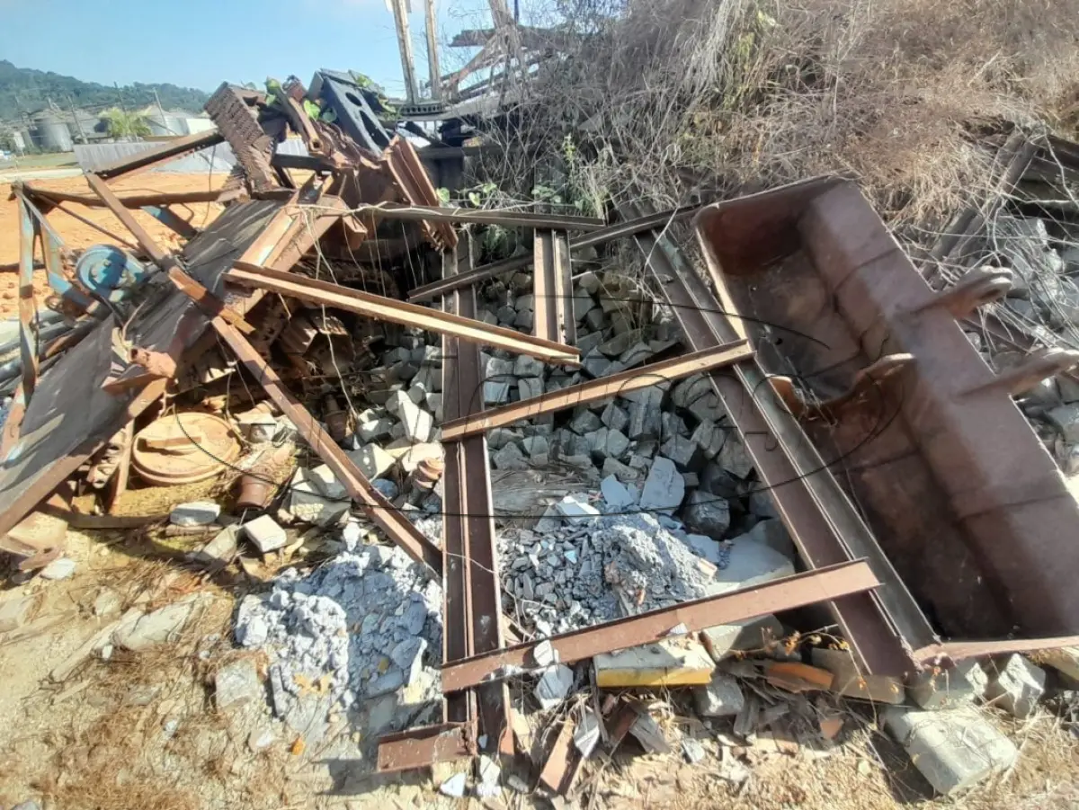 LOTE 009 - Material Ferroso