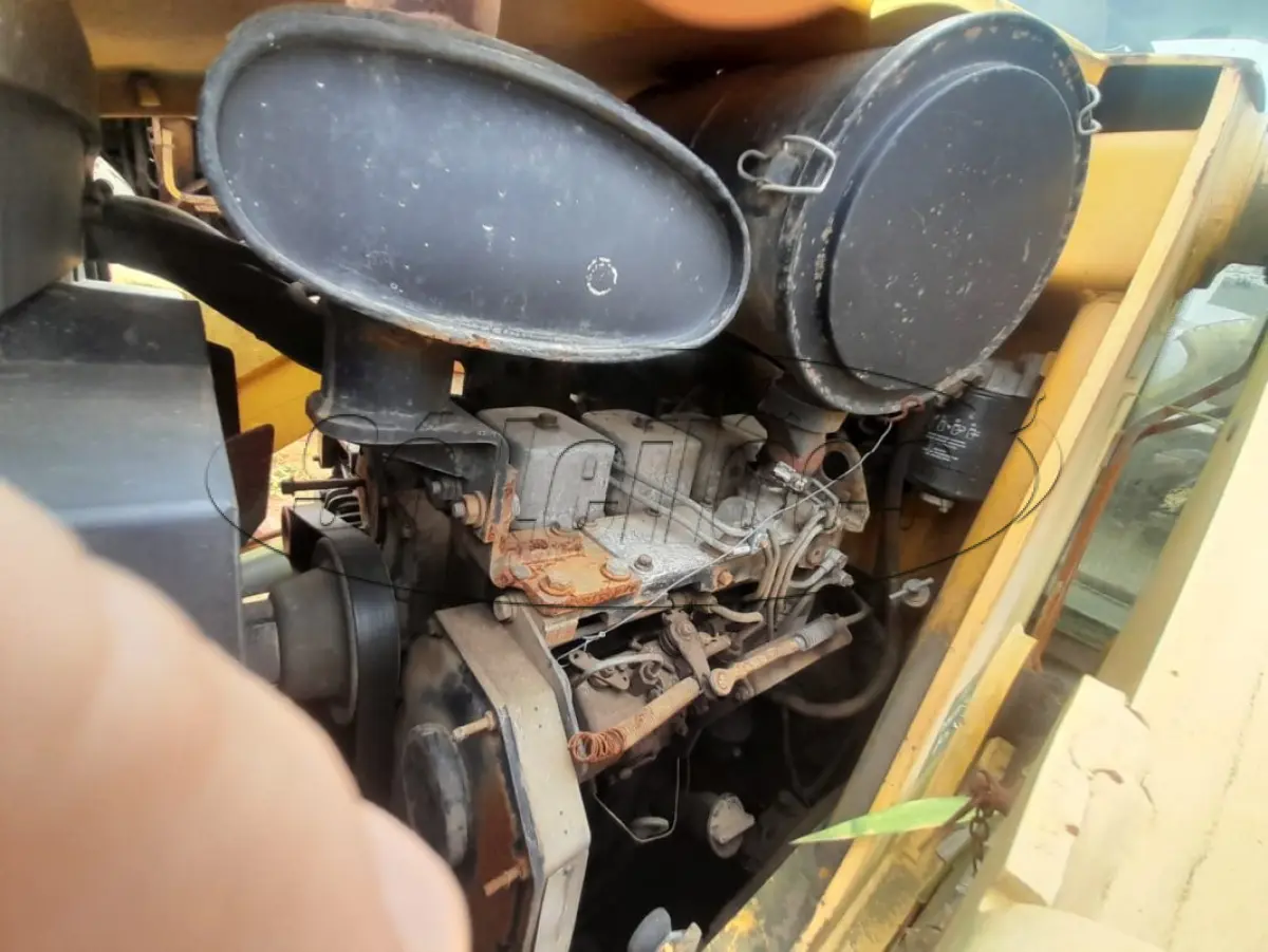 LOTE 003 - Retroescavadeira