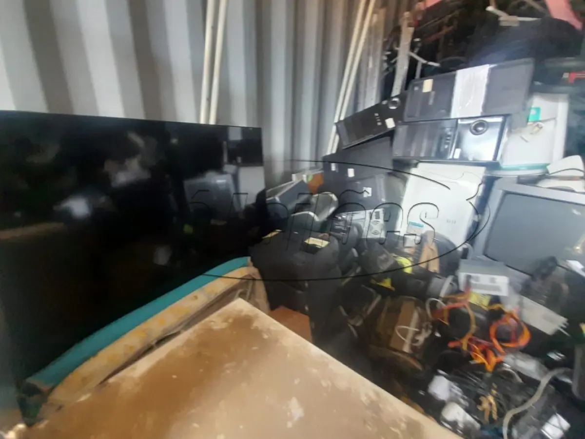 LOTE 010 - Materiais diversos