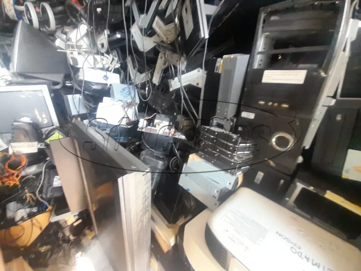 LOTE 010 - Materiais diversos