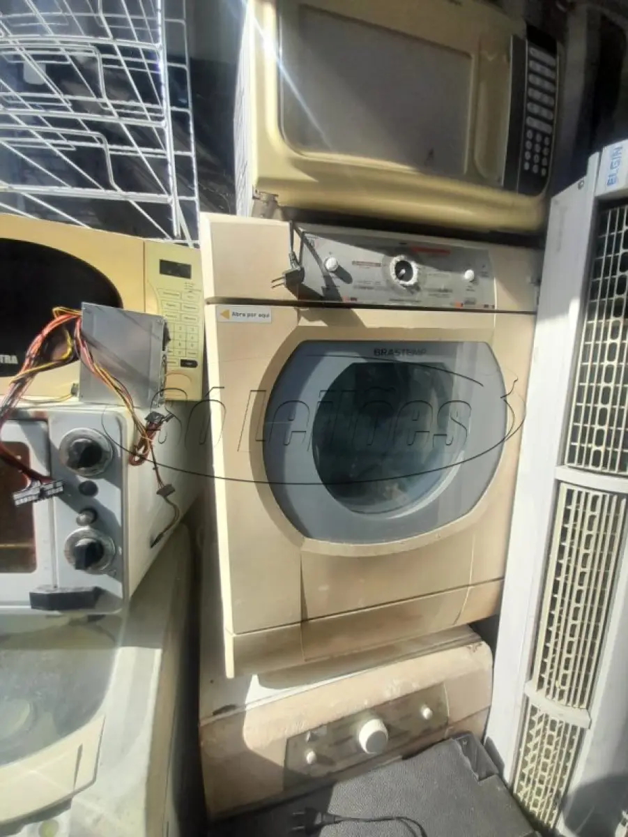 LOTE 010 - Materiais diversos