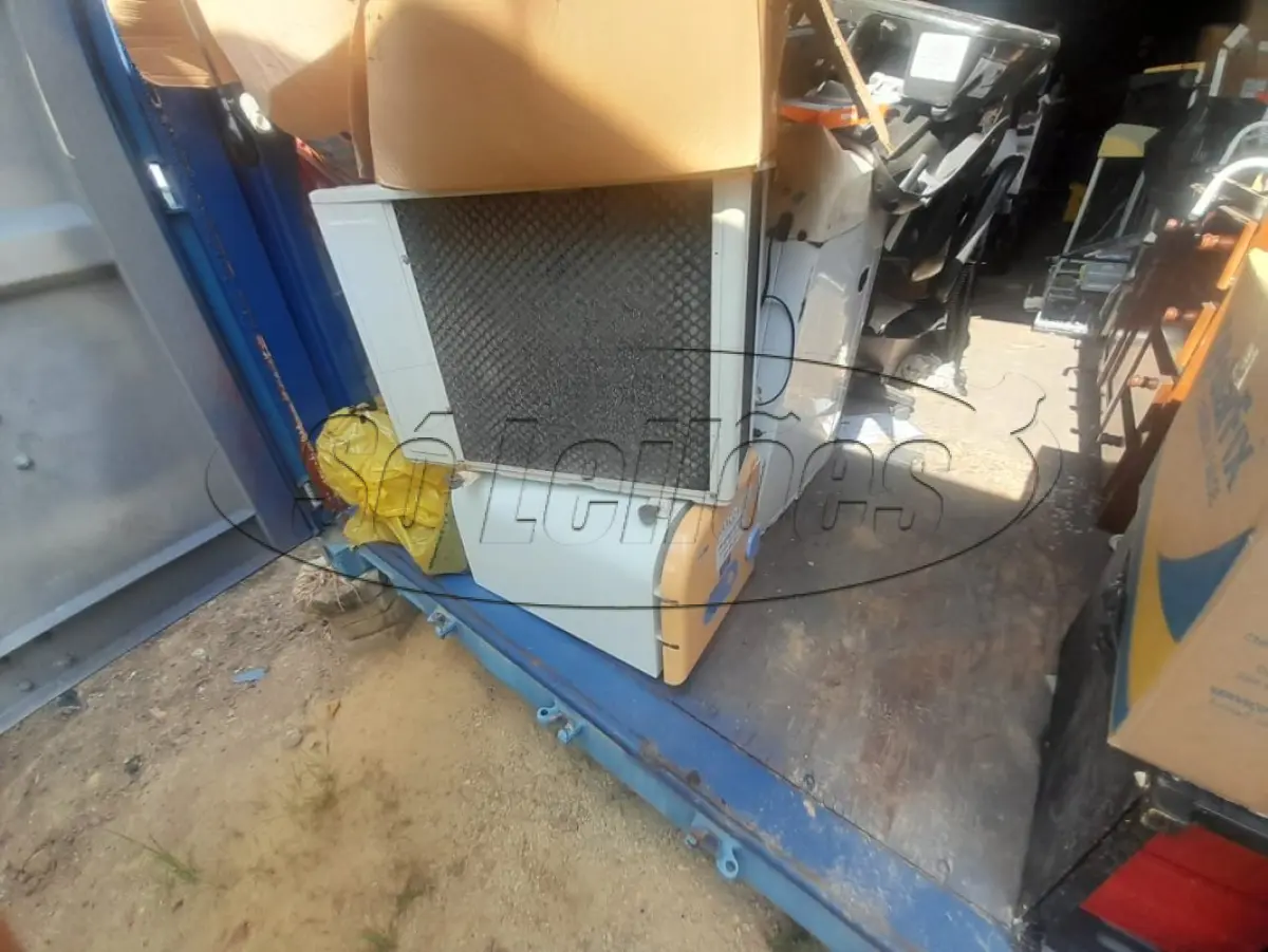 LOTE 010 - Materiais diversos