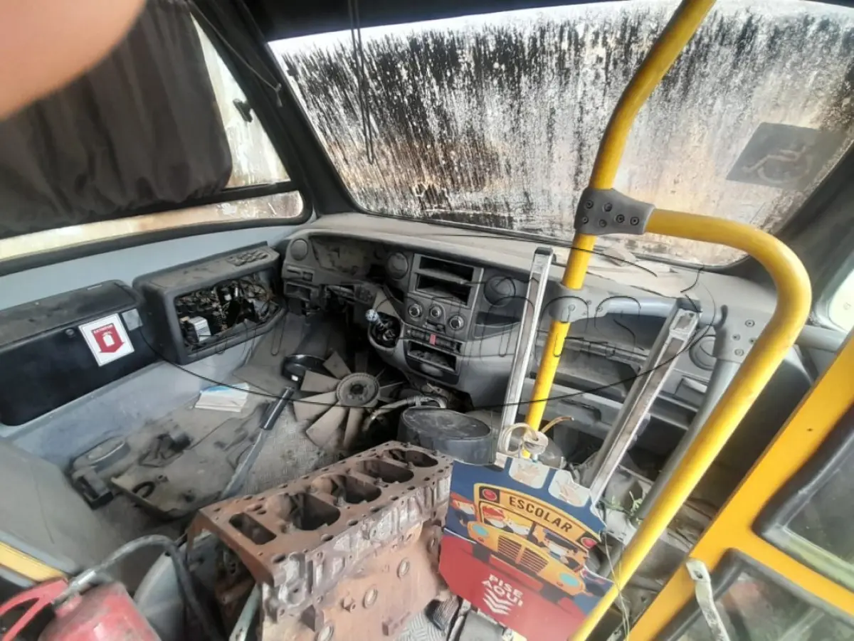 LOTE 001 - Ônibus Sucata Iveco