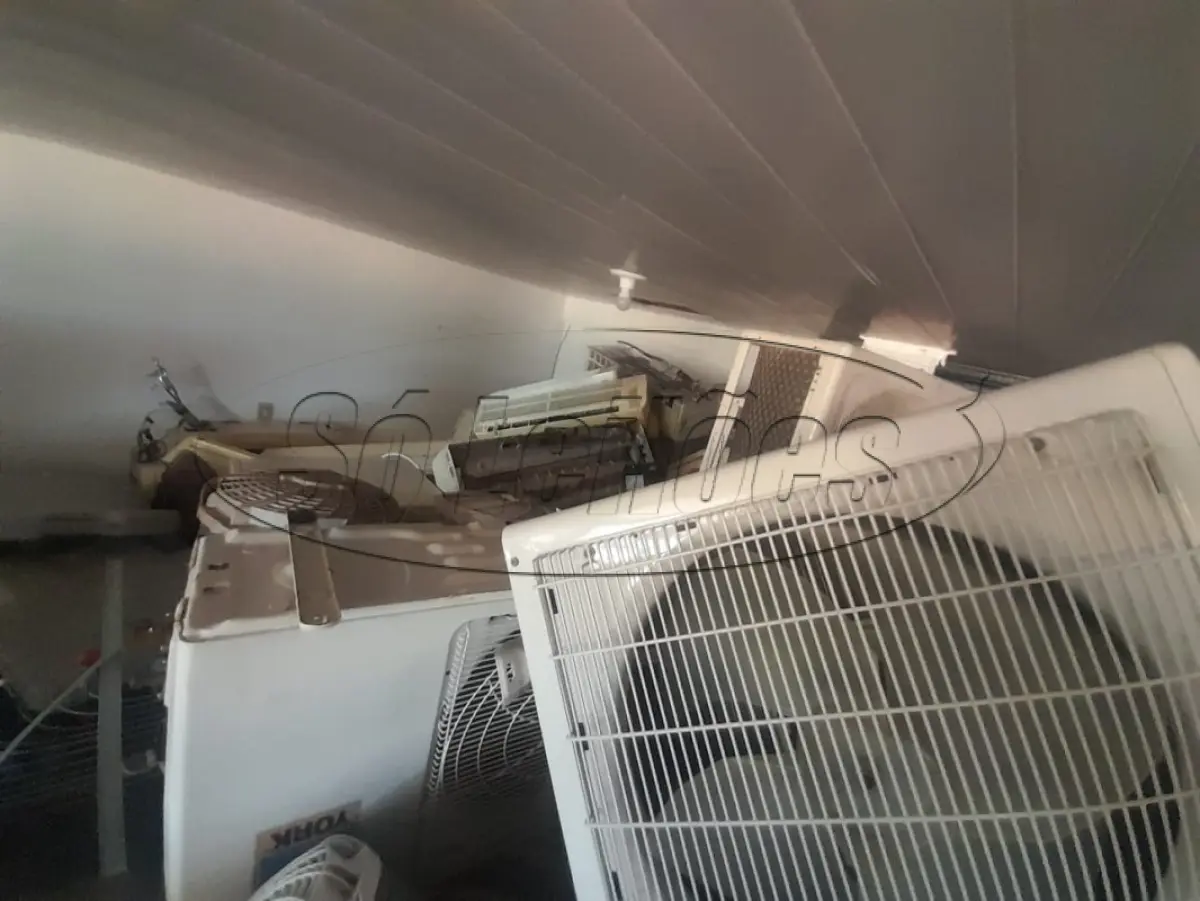 LOTE 010 - Materiais diversos