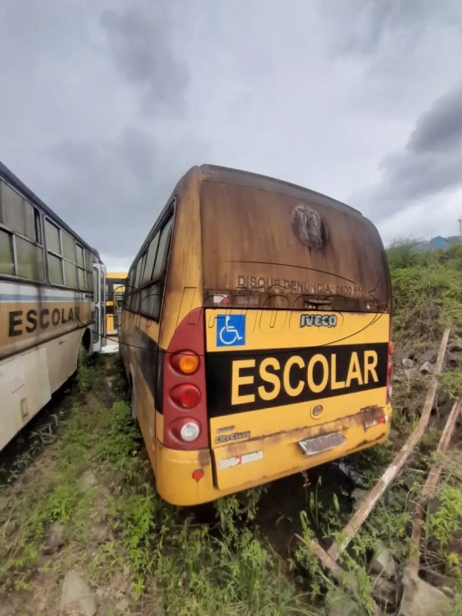 LOTE 001 - Ônibus Sucata Iveco