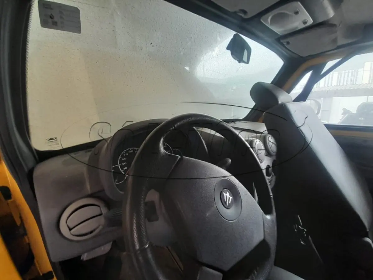 LOTE 002 - Jeep Sucata