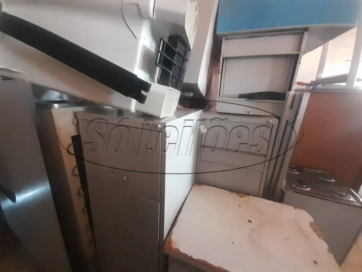 LOTE 010 - Materiais diversos