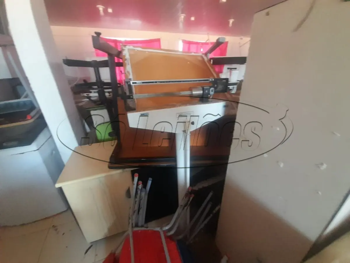 LOTE 010 - Materiais diversos