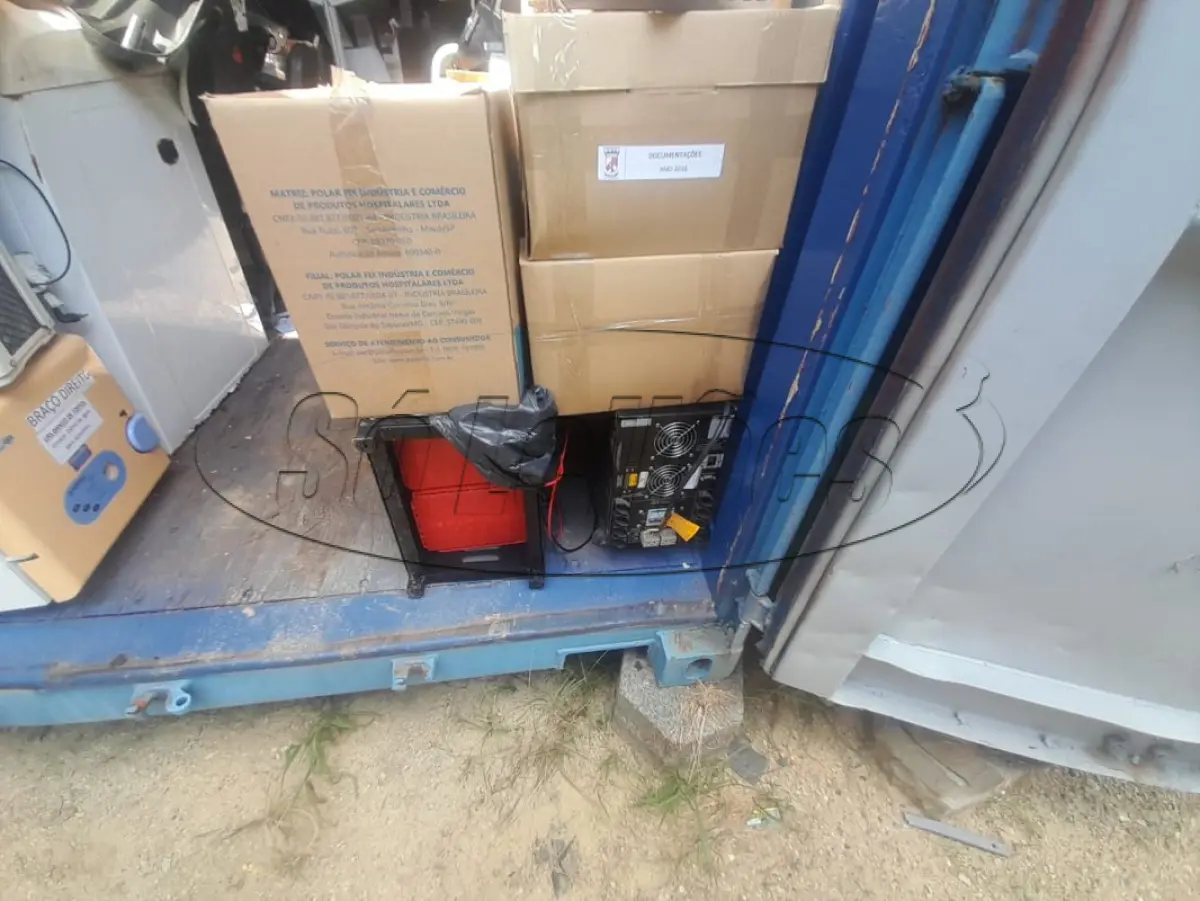 LOTE 010 - Materiais diversos