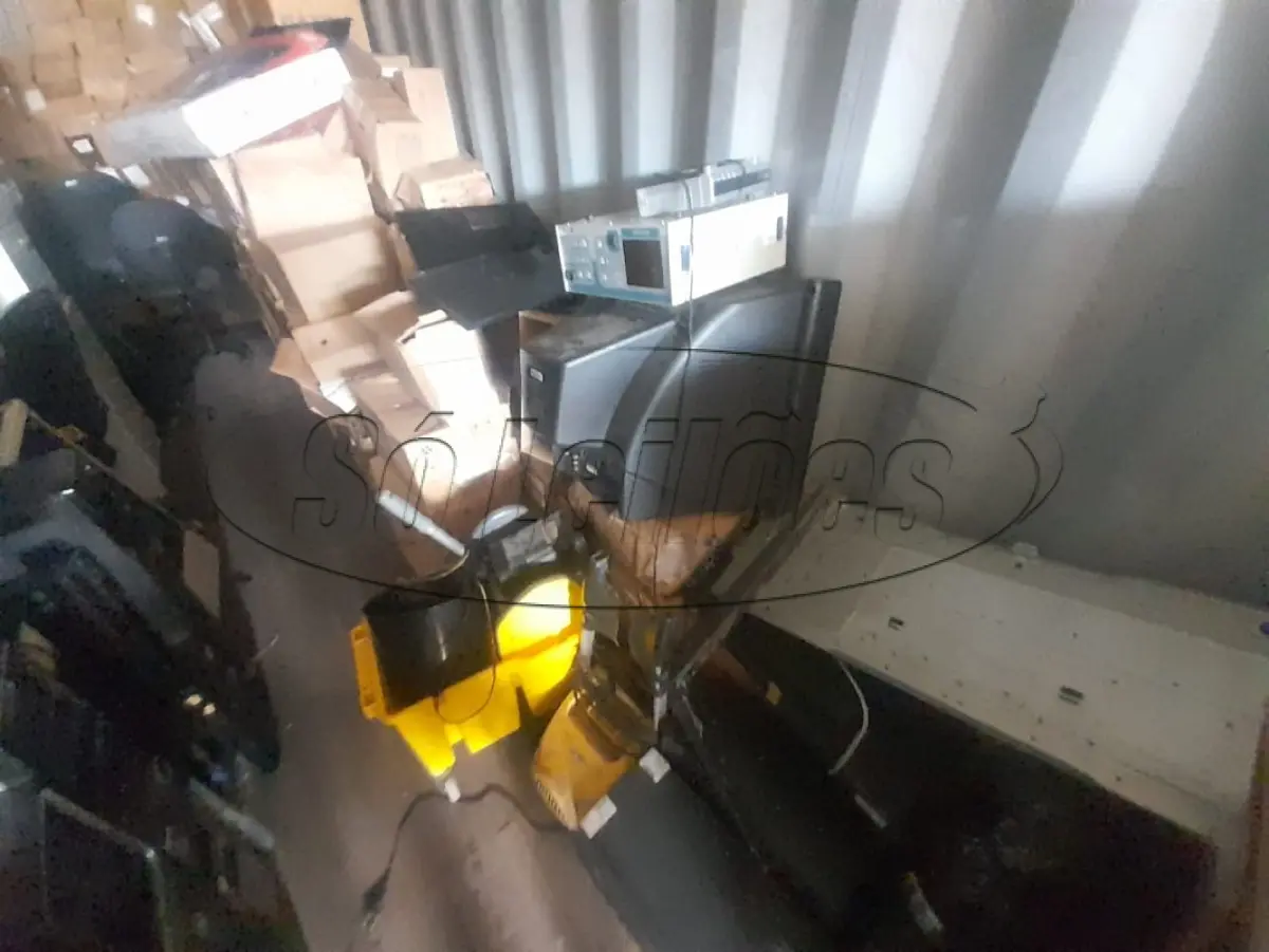 LOTE 010 - Materiais diversos