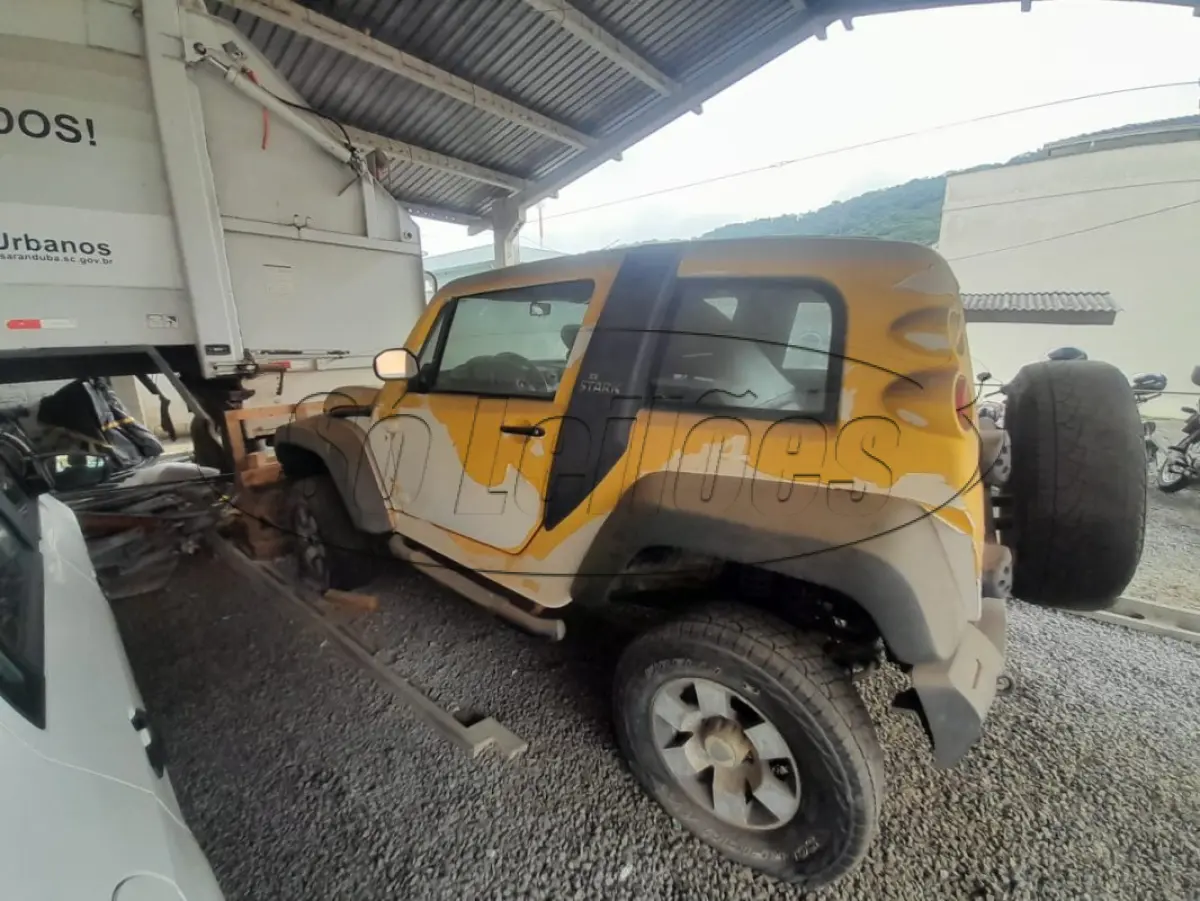 LOTE 002 - Jeep Sucata