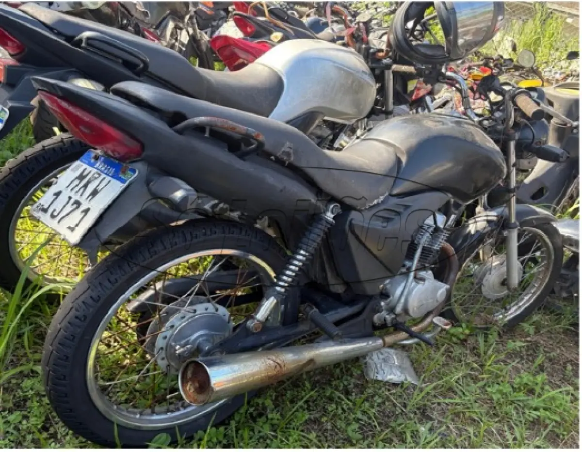 LOTE 001 - MOTOCICLETA