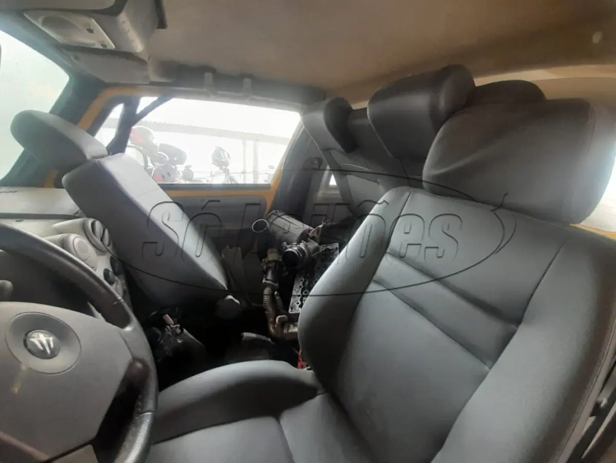 LOTE 002 - Jeep Sucata