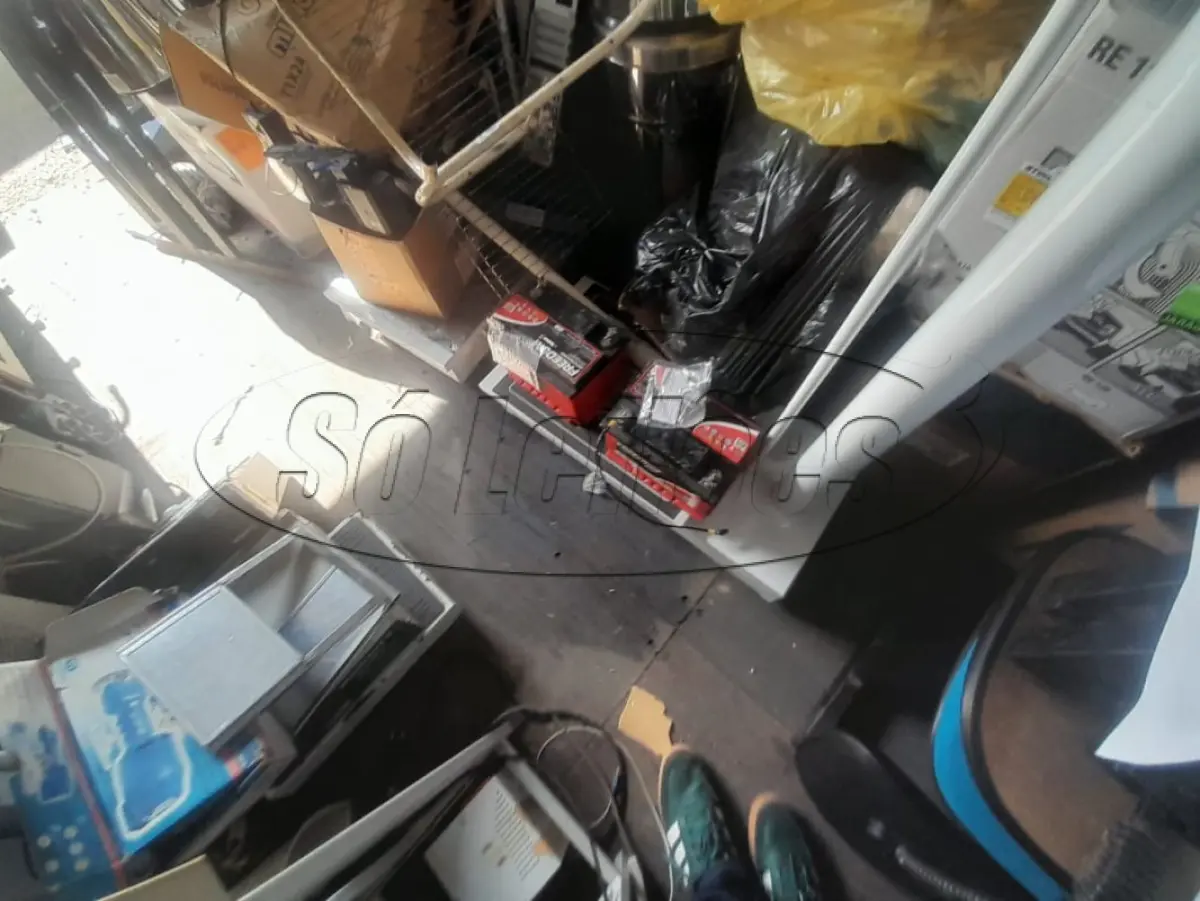 LOTE 010 - Materiais diversos